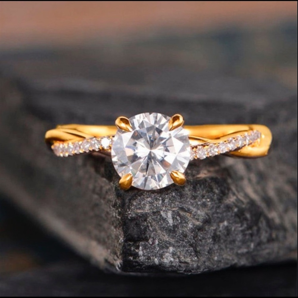 ❤️SOLD❤️ Gold Twisted Delicate White Sapphire Ring - Picture 9 of 10